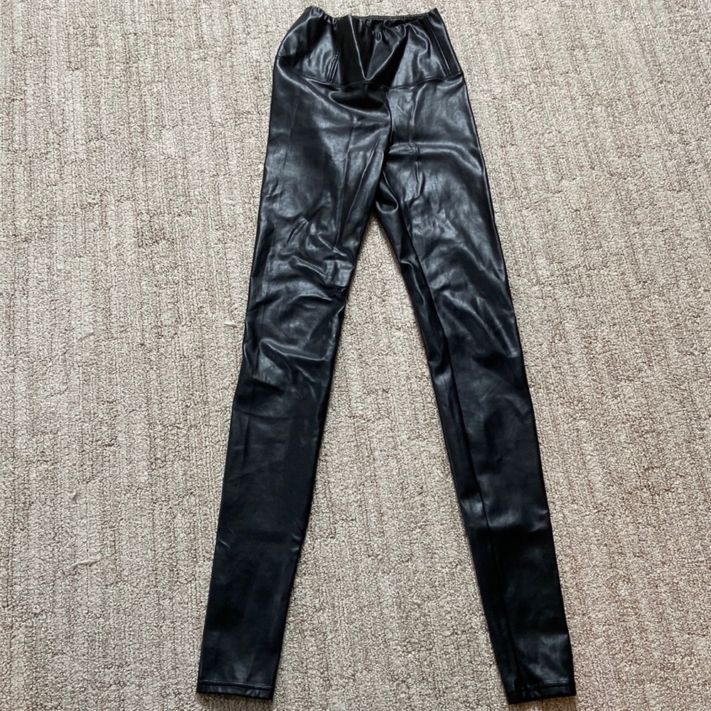 Free ship - Aritzia Wilfred Daria black vegan leather leggings xs